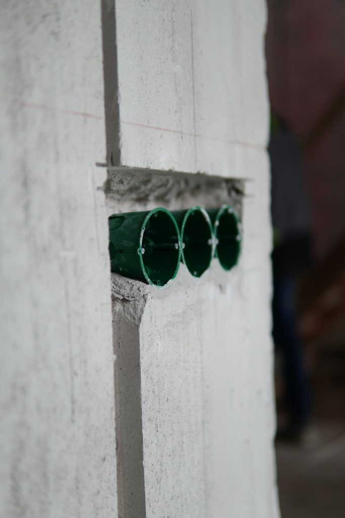 green-and-white-wooden-board-wog1o1wrhbi